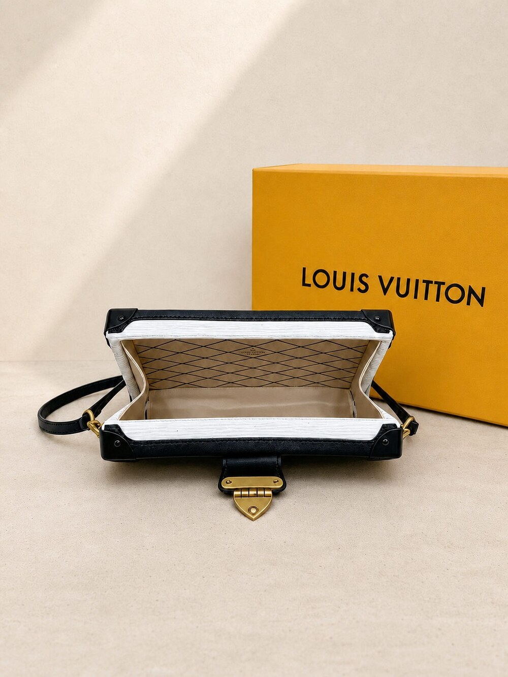 Louis Vuitton Petite Malle White Epi Birds Motif Crossbody Bag - Picture 5 of 5